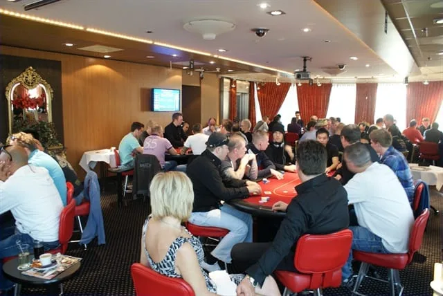 Pokerroom HC Eindhoven | 2010/10 - Light Town Poker Tournament - 500 eu NLHE F.O. Main Event