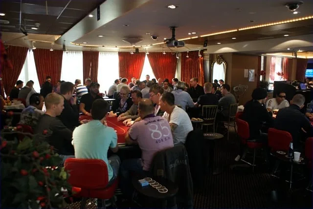 Pokerroom HC Eindhoven | 2010/10 - Light Town Poker Tournament - 500 eu NLHE F.O. Main Event