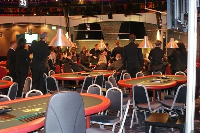 Dealers ready | 2010/11 - Master Classics of Poker - 01 - 1500 eu NLHE FO