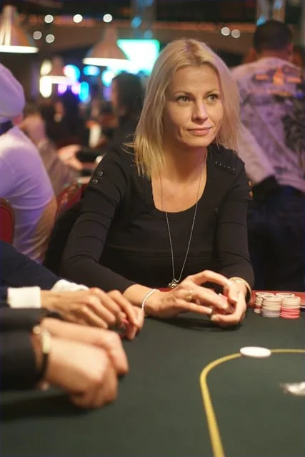 Marion Adriaans | 2010/11 - Master Classics of Poker - 02 - 800 eu Bounty NLHE