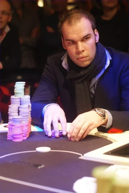 Simon Berntsen | 2010/11 - Master Classics of Poker - 02 - 800 eu Bounty NLHE