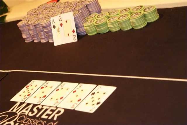Winnende hand van Tim van der Zwet | 2010/11 - Master Classics of Poker - 02 - 800 eu Bounty NLHE