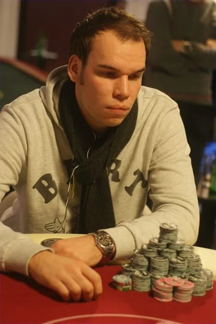 Simon Berntsen | 2010/11 - Breda Series of Poker - 300 eu NLHE FO