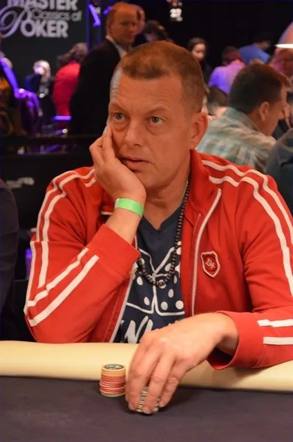 Martin Vallo | 2011/11 - Master Classics of Poker - 01 - 1.500 eu NLHE FO