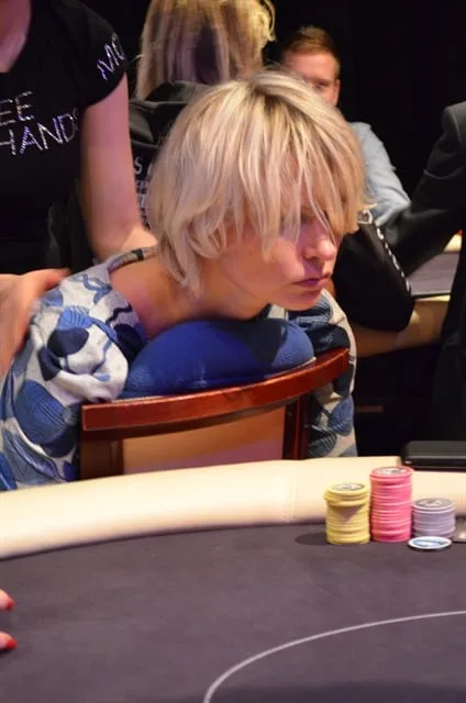 Adéle | 2011/11 - Master Classics of Poker - 03 - 800 eu NLHE FO