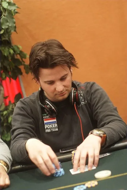 Paul Valkenburg | 2011/01 - Dom Classics - 700eu NLHE FO