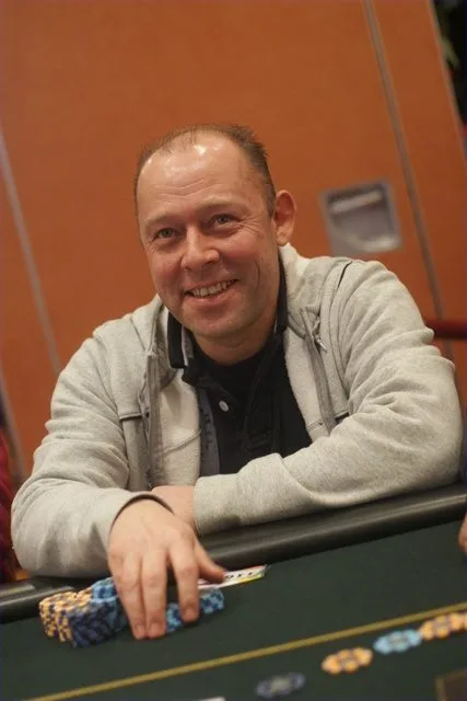 Harald Dalderop | 2011/01 - Dom Classics - 700eu NLHE FO