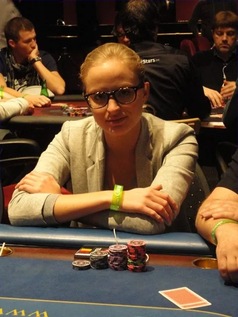 Alizee Poulicek | 2011/04 - Belgian Poker Series Namur - BPS Namur Main Event