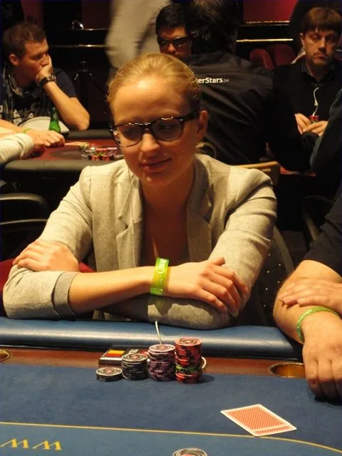 Alizee Poulicek | 2011/04 - Belgian Poker Series Namur - BPS Namur Main Event