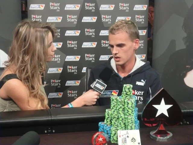 Gaelle interviewt De Backer | 2011/04 - Belgian Poker Series Namur - BPS Namur Main Event