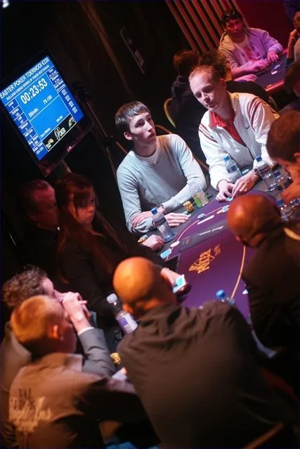 TV-tafel | 2011/04 - Rotterdam Easter Series of Poker - 300 eu NLHE Freeze Out