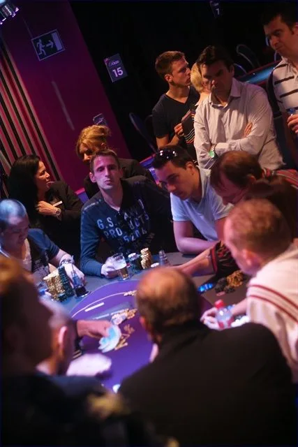 FT | 2011/04 - Rotterdam Easter Series of Poker - 300 eu NLHE Freeze Out