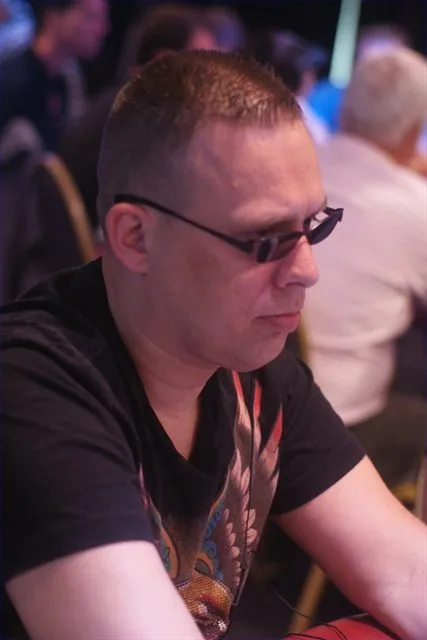 TjechW | 2011/04 - Rotterdam Easter Series of Poker - 1000 eu Main Event