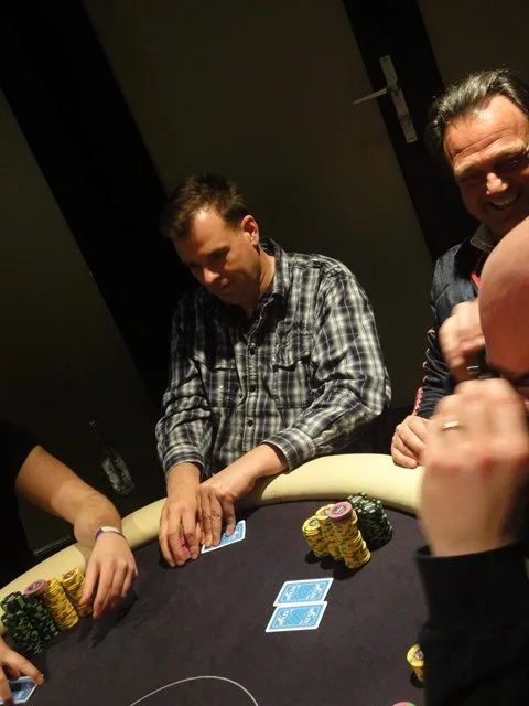 NULL | 2012/02 - Light Town Poker - 300 eu NLHE FO