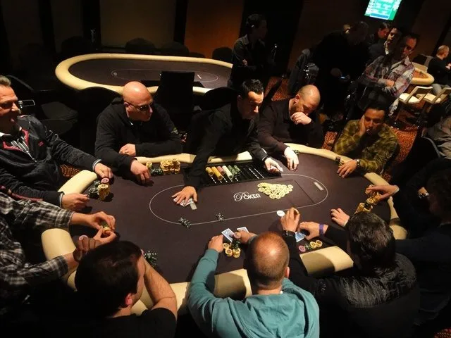 NULL | 2012/02 - Light Town Poker - 300 eu NLHE FO