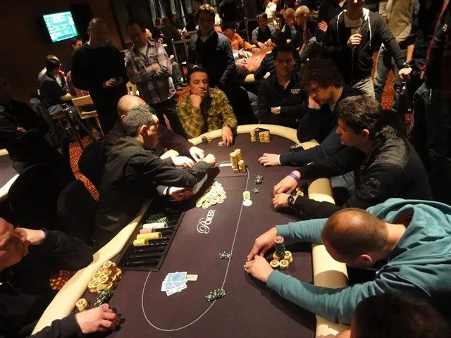 NULL | 2012/02 - Light Town Poker - 300 eu NLHE FO