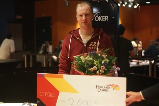 Winnaar Paul van het Veer | 2012/07 - VIP Days Holiday Edition - 300 EU NLHE FO