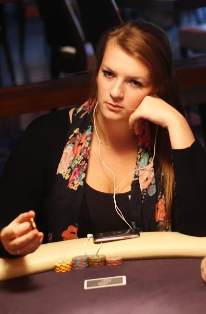 Esmee van der List | 2012/11 - Master Classics of Poker - 800 eu Bounty
