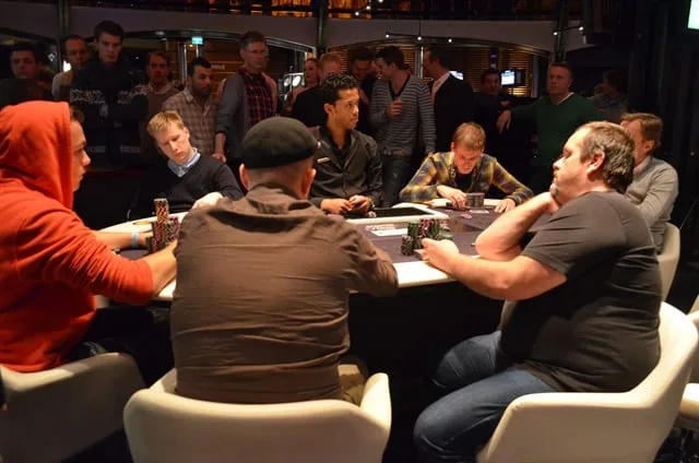 Tobias in gedachten voor zijn fatale call | 2012/11 - Master Classics of Poker - 5000 eu Main Event