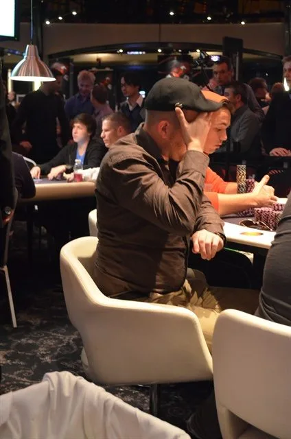 Pieter krijgt het er warm van | 2012/11 - Master Classics of Poker - 5000 eu Main Event
