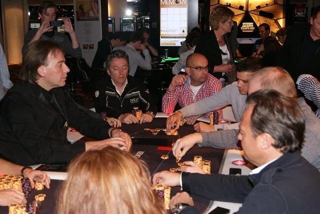 Finaletafel | 2012/11 - Nijmegen Pokervierdaagse - 300 eu NLHE FO