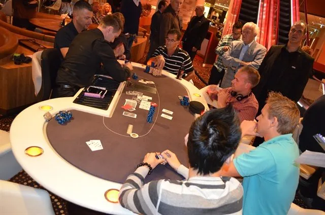 Laatste twee tafels | 2013/09 - Scheveningen Series of Poker - 400 eu NLHE Bounty