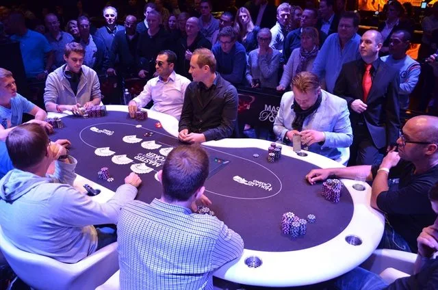 De finaletafel | 2013/11 - Master Classics of Poker - 1500 eu NLHE re-entry