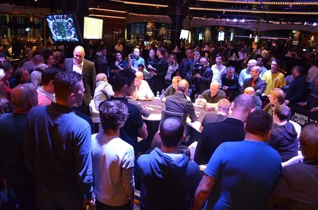 Heads-up Simon Persson Noah Boeken sfeer | 2013/11 - Master Classics of Poker - 4.000 eu Main Event