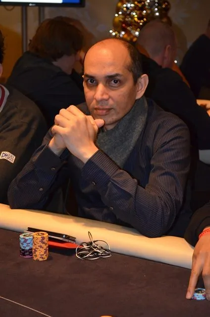 NULL | 2013/11 - Venlo Series of Poker - 700 eu NLHE Deepstack Main Event