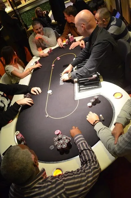 NULL | 2013/11 - Venlo Series of Poker - 700 eu NLHE Deepstack Main Event