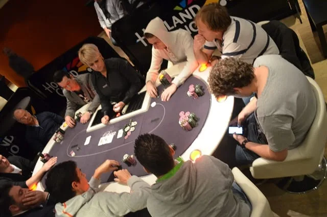 Finaletafel 300 Valkenburg Deepstack | 2013/12 - Valkenburg Series of Poker - 300 EU NL HE FO