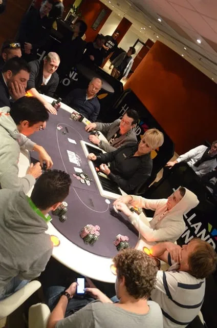 Finaletafel 300 Valkenburg Deepstack | 2013/12 - Valkenburg Series of Poker - 300 EU NL HE FO