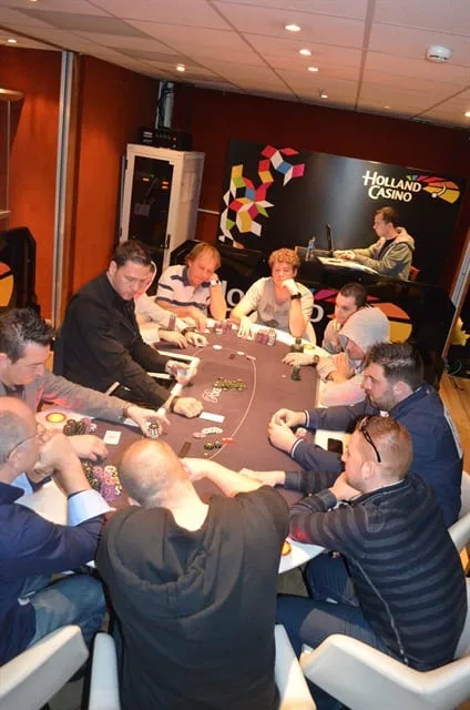 Finaletafel 300 Valkenburg Deepstack | 2013/12 - Valkenburg Series of Poker - 300 EU NL HE FO