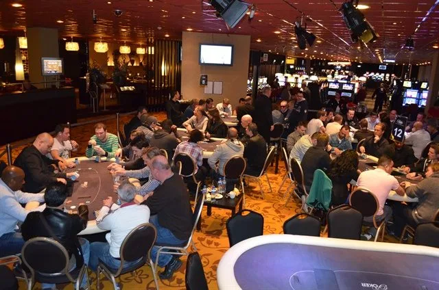 De pokerzaal boven | 2013/03 - Rotterdam Easter Series of Poker - 400 EU NLHE Bounty