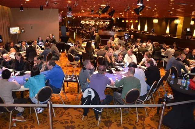 De pokerzaal boven | 2013/03 - Rotterdam Easter Series of Poker - 400 EU NLHE Bounty