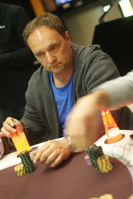 Ronald van de Linde | 2013/05 - Valkenburg Series of Poker - 300 eu NLHE FO