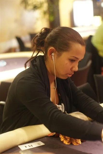 Miss Lipgloss | 2013/07 - Venlo Series of Poker - 300 eu NLHE FO