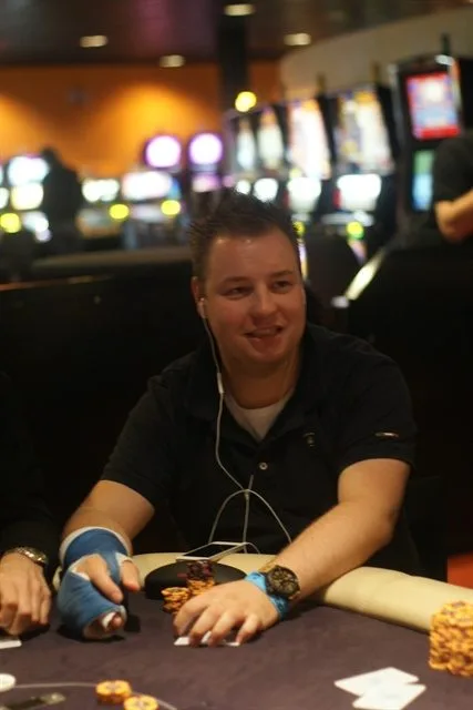 Herrumm | 2013/07 - Venlo Series of Poker - 300 eu NLHE FO