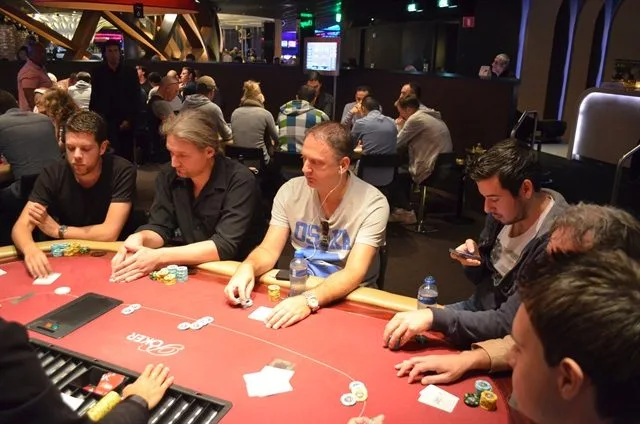 Mooie tafel | 2013/08 - Rotterdam Series of Poker - 300 eu NLHE FO
