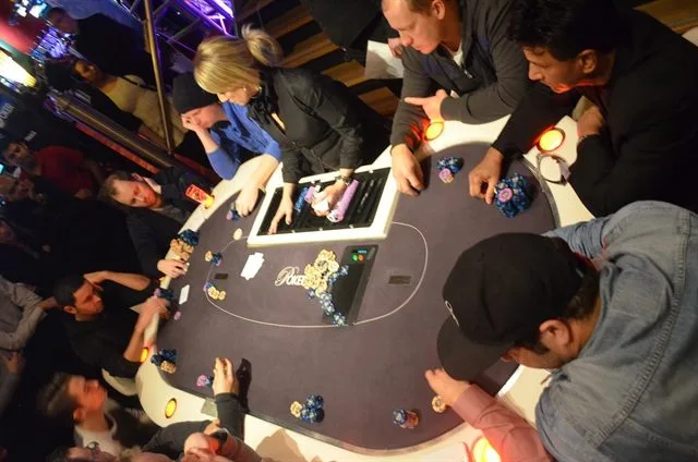 NULL | 2014/01 - Utrecht Poker Series - €330 NLHE FO