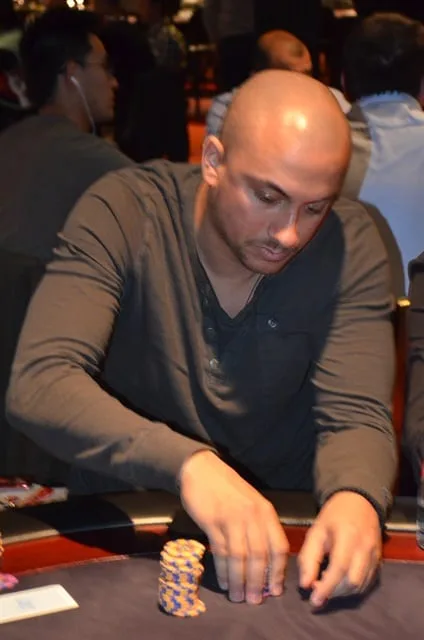 Micha Hoedemakers | 2014/04 - Venlo Poker Series - 700 eu NLHE Main Deep 