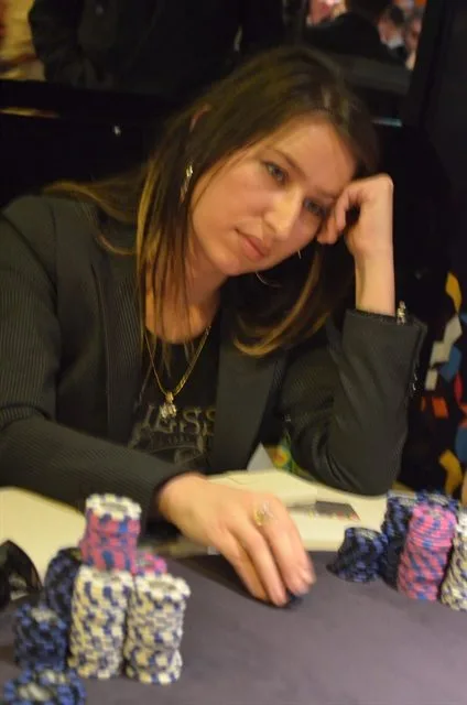 Michaela Ciceu | 2014/04 - Venlo Poker Series - 700 eu NLHE Main Deep 