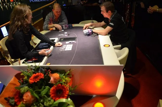 Pieter vs Rik | 2014/04 - Venlo Poker Series - 700 eu NLHE Main Deep 