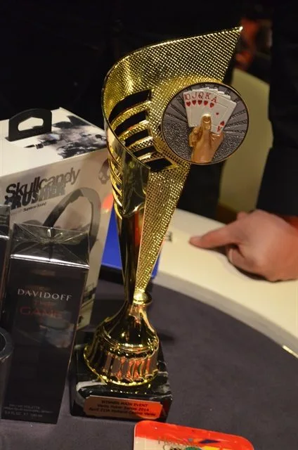 De beker! | 2014/04 - Venlo Poker Series - 700 eu NLHE Main Deep 