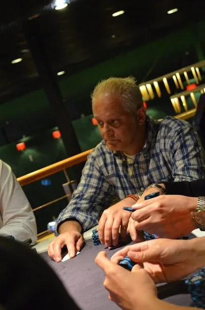 Raffaele Penna | 2014/07 - Venlo Poker Series - 700 eu Main Event NLHE FO