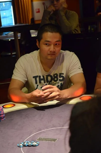 © 2026 Pokercity | Yong Yun Siow | 2014/07 - Venlo Poker Series - 700 eu Main Event NLHE FO Yong Yun Siow | 2014/07 - Venlo Poker Series - 700 eu Main Event NLHE FO
