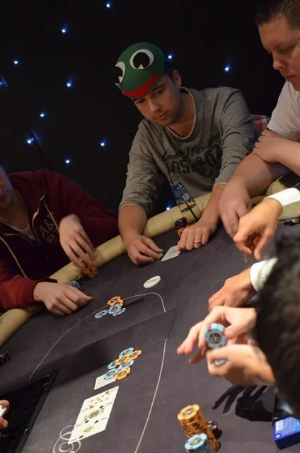 Sikkes | 2014/08 - Rotterdam Poker Series - 400 eu NLHE Superbounty (€200)