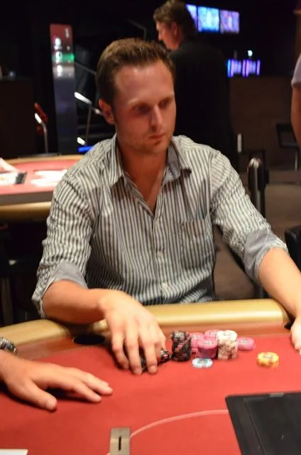 © 2026 Pokercity | Tim van Leeuwen | 2014/08 - Rotterdam Poker Series - 400 eu NLHE Superbounty (€200) Tim van Leeuwen | 2014/08 - Rotterdam Poker Series - 400 eu NLHE Superbounty (€200)