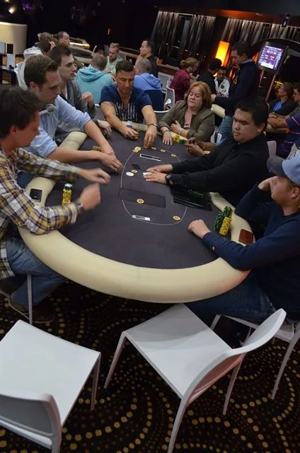 NULL | 2014/09 - Scheveningen Poker Series - 400 eu NLHE Bounty 