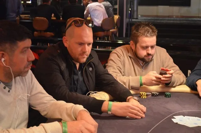 Pieter de Korver en Kenny Hallaert | 2014/11 - Master Classics of Poker - 1500 eu NLHE Re-Entry